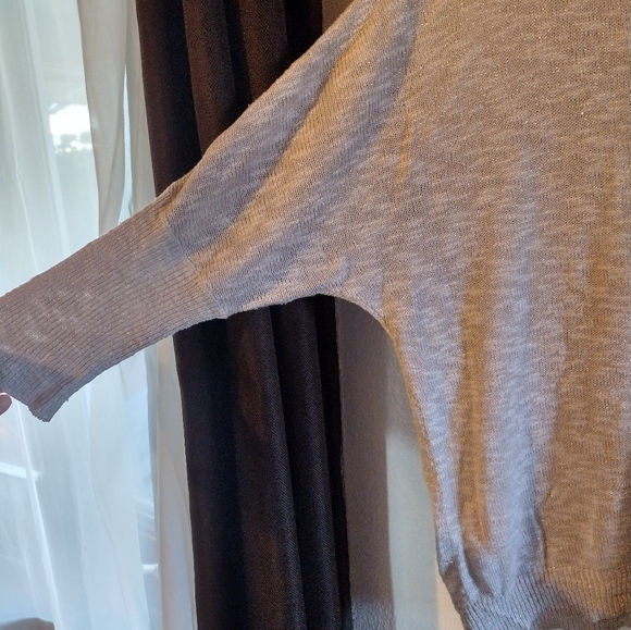 Gray sparkly crop shirt. Sleeves are a little shorter. - Picture 5 of 7